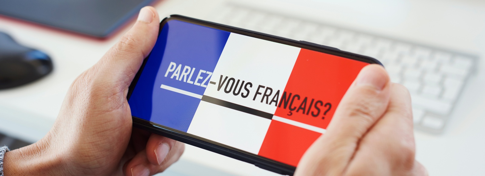 French language on a smartphone