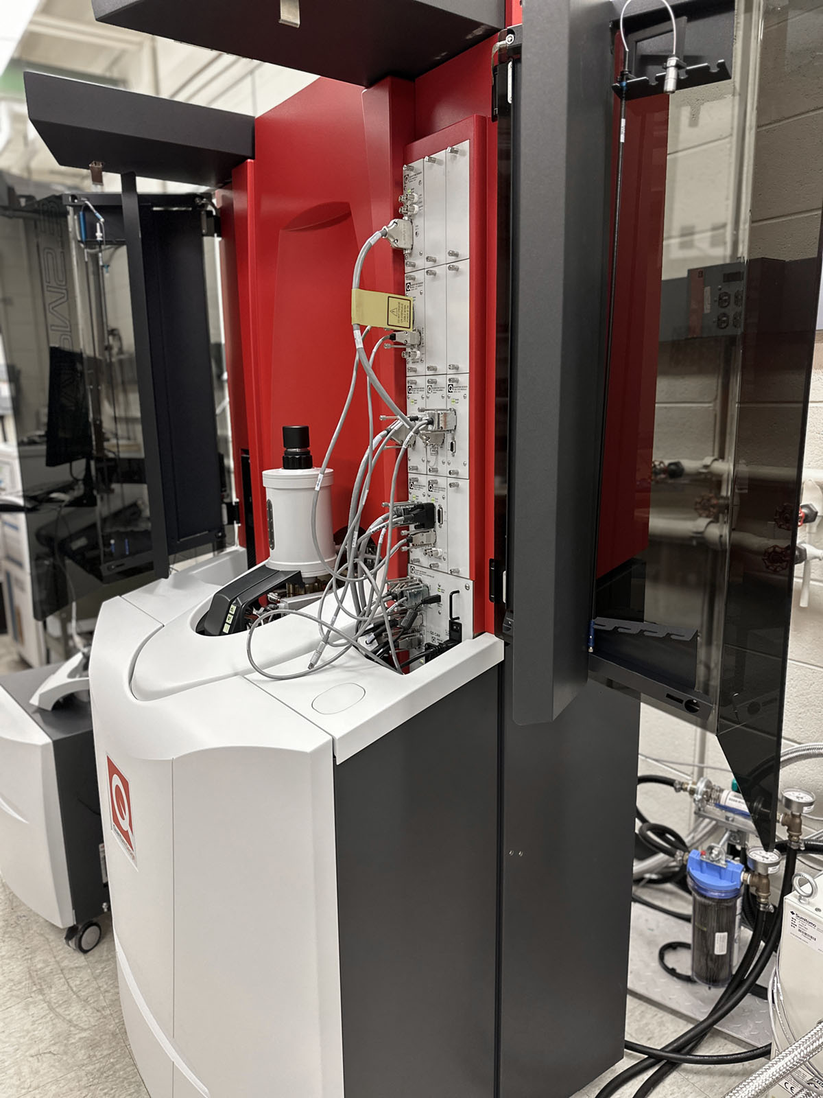 Quantum Design Magnetic Property Measurements System side view